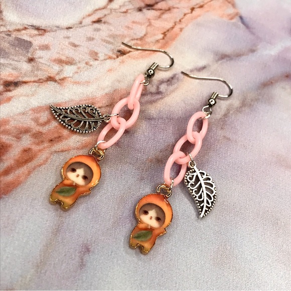Kawaii Peach Cat Pink Plastic Chain Earrings Handmade - Picture 2 of 4